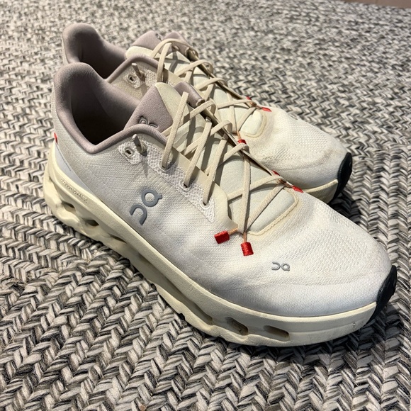 On Cloudtilt - Picture 1 of 2